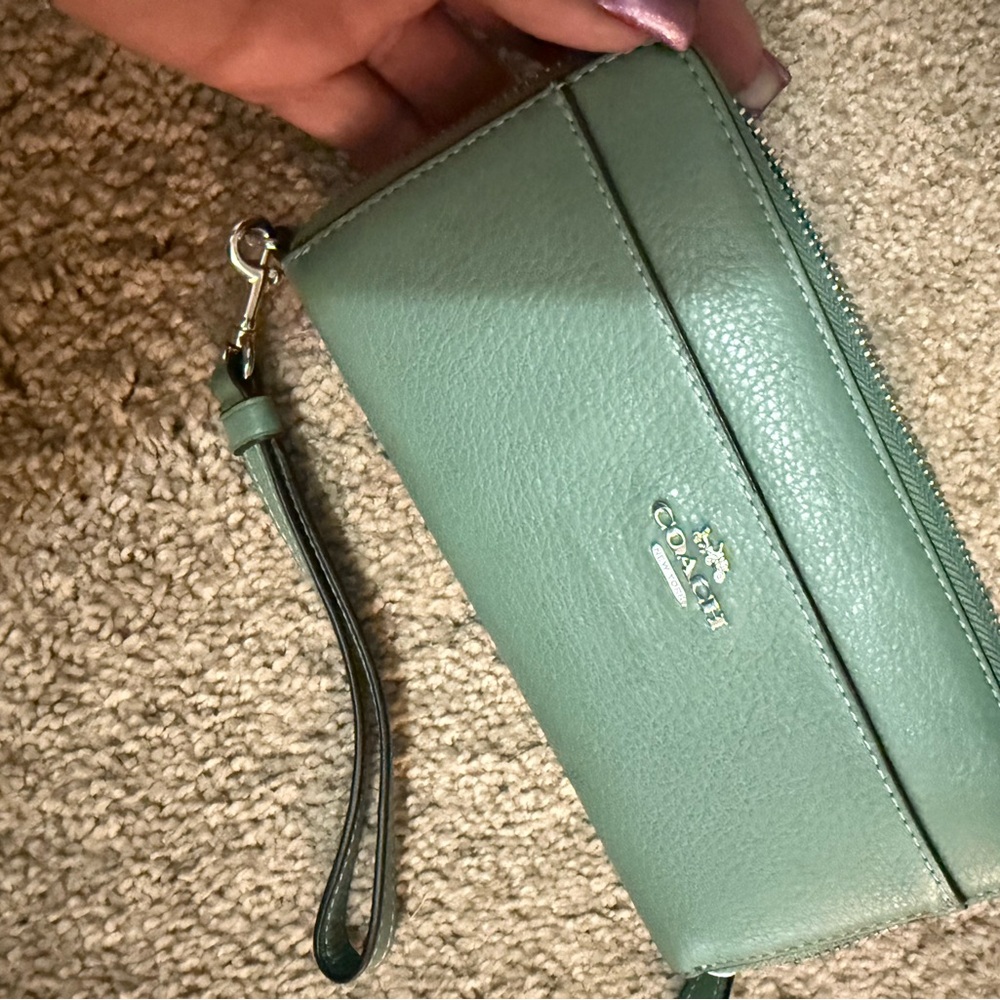 Coach Mint Green Leather Wristlet
Matching Bag in my closet Bundle for Deals! - Picture 7 of 8